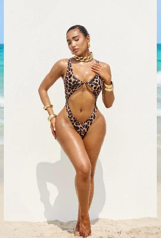 claude-monokini-leopard